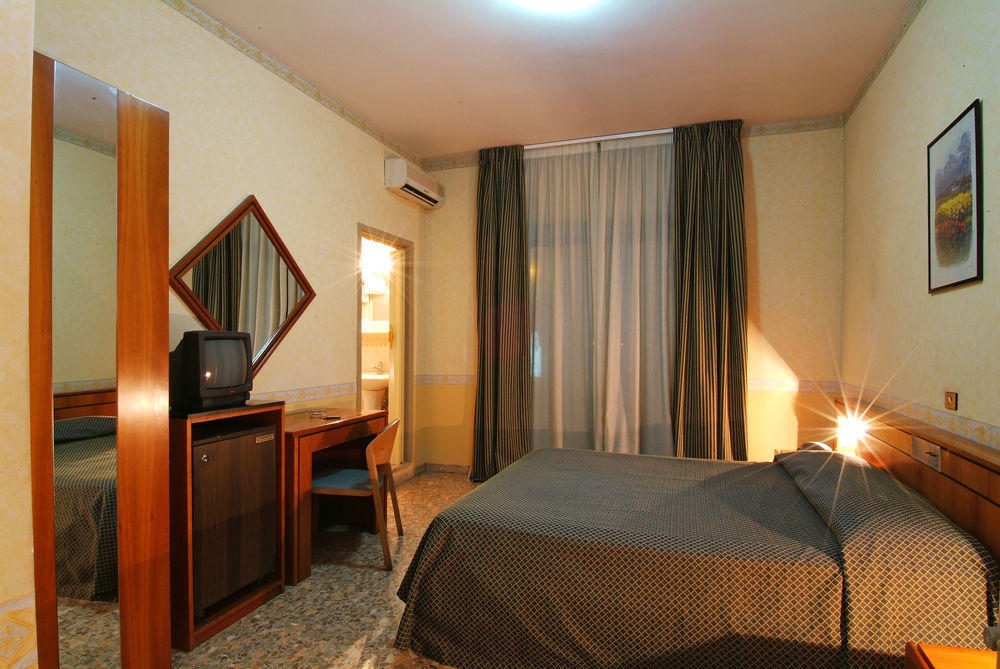 Hotel Ristorante La Campagnola Cassino Bagian luar foto