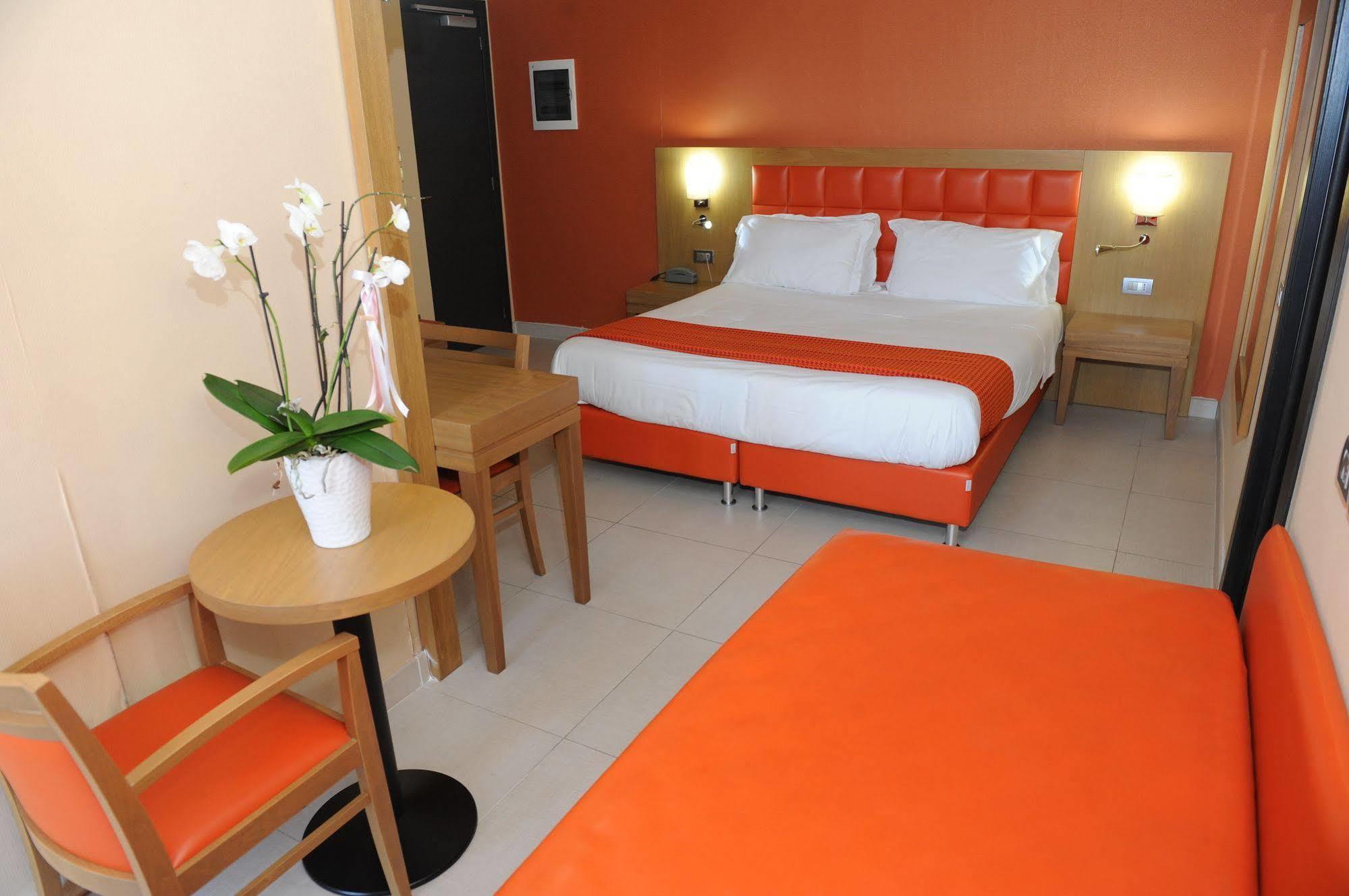 Hotel Ristorante La Campagnola Cassino Bagian luar foto