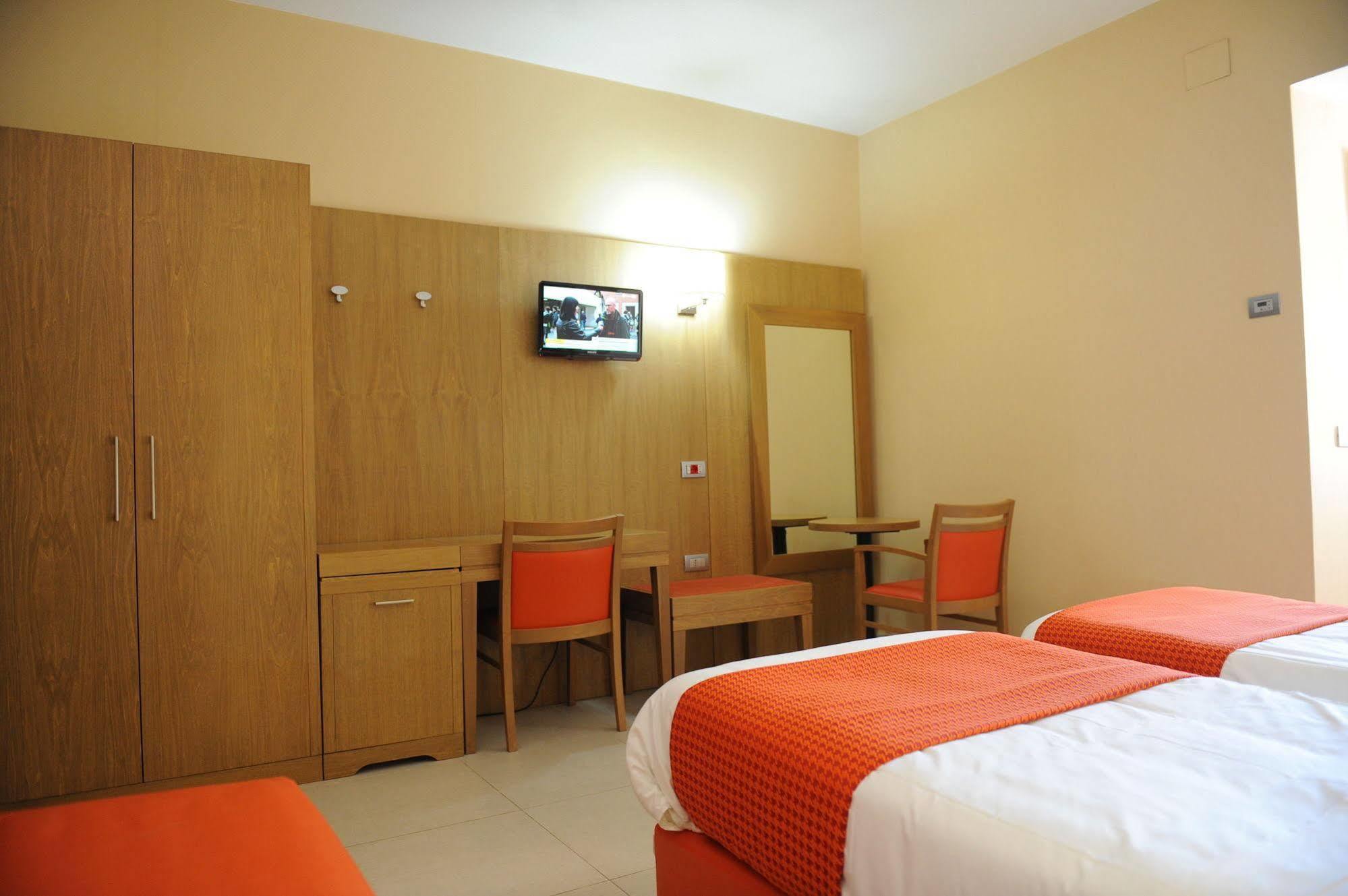 Hotel Ristorante La Campagnola Cassino Bagian luar foto