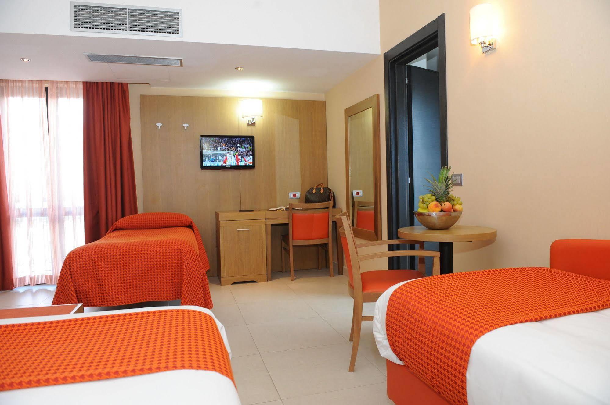 Hotel Ristorante La Campagnola Cassino Bagian luar foto